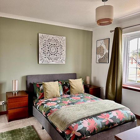 Apartment With Parking, Close To The Raigmore Hospital 因弗内斯 外观 照片