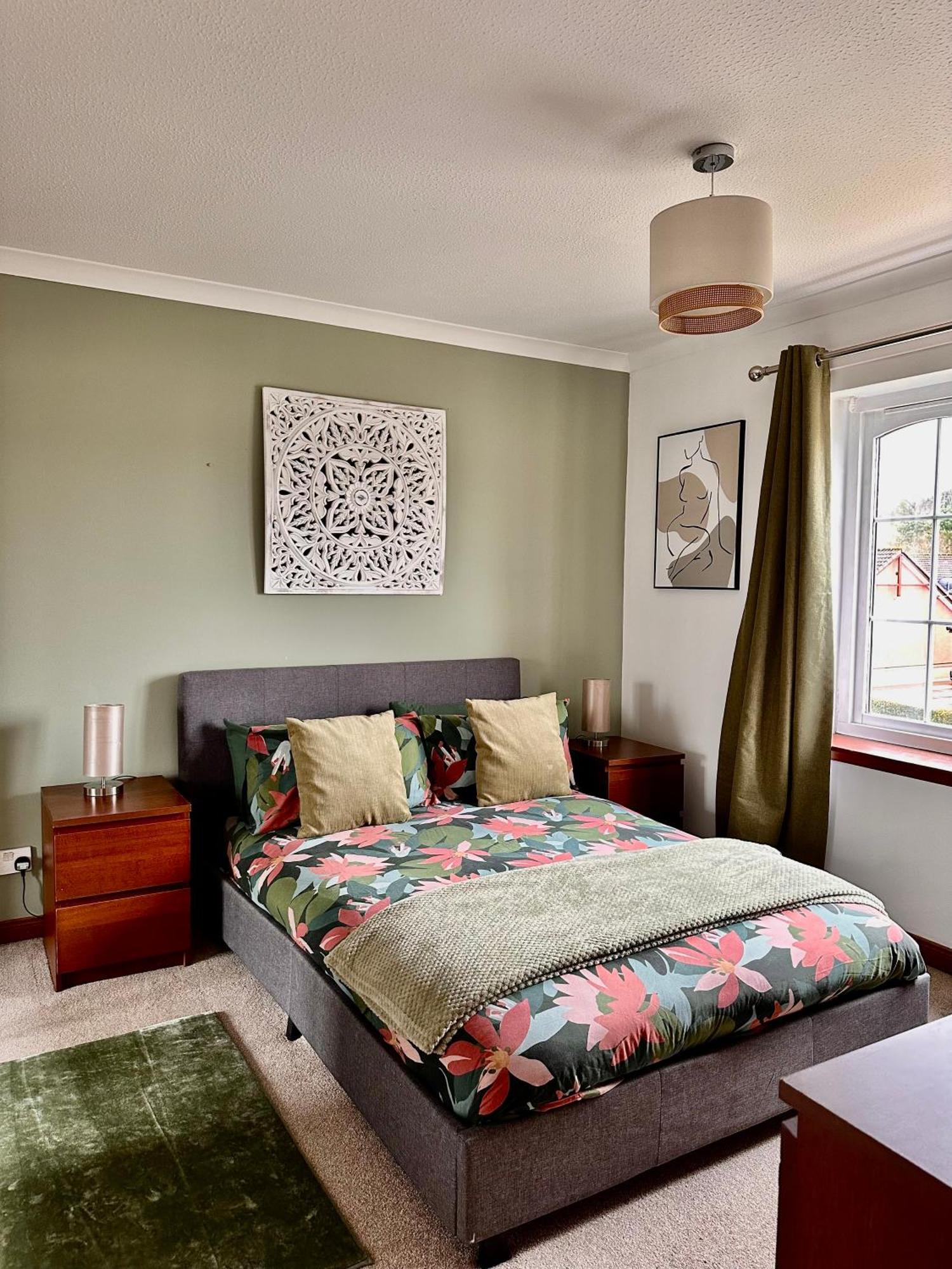 Apartment With Parking, Close To The Raigmore Hospital 因弗内斯 外观 照片