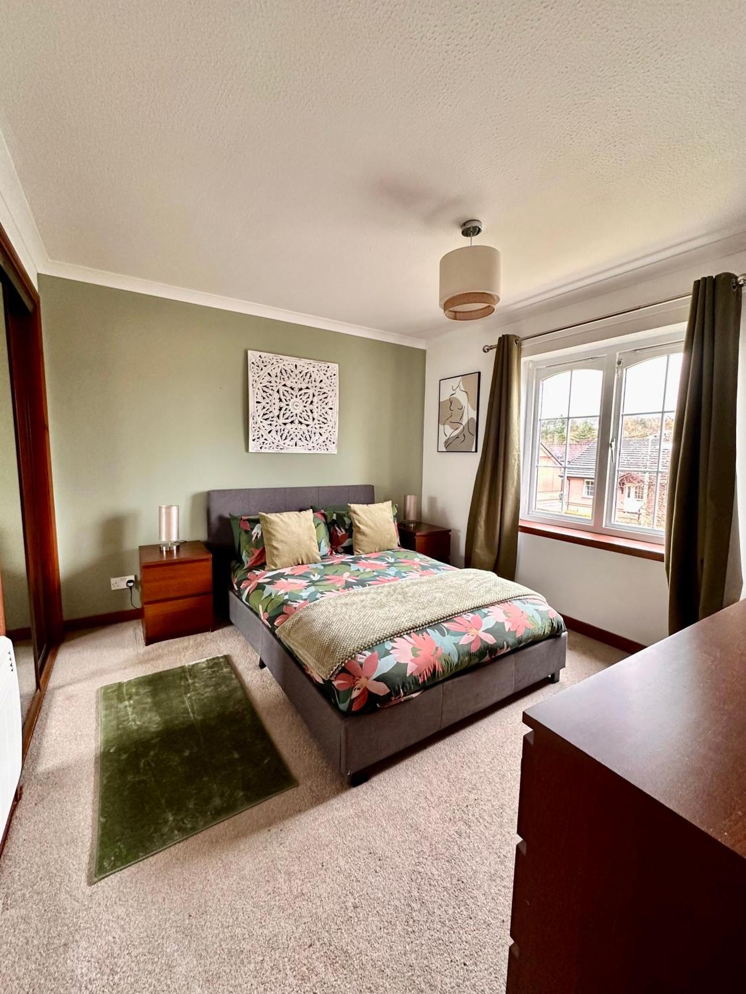 Apartment With Parking, Close To The Raigmore Hospital 因弗内斯 外观 照片