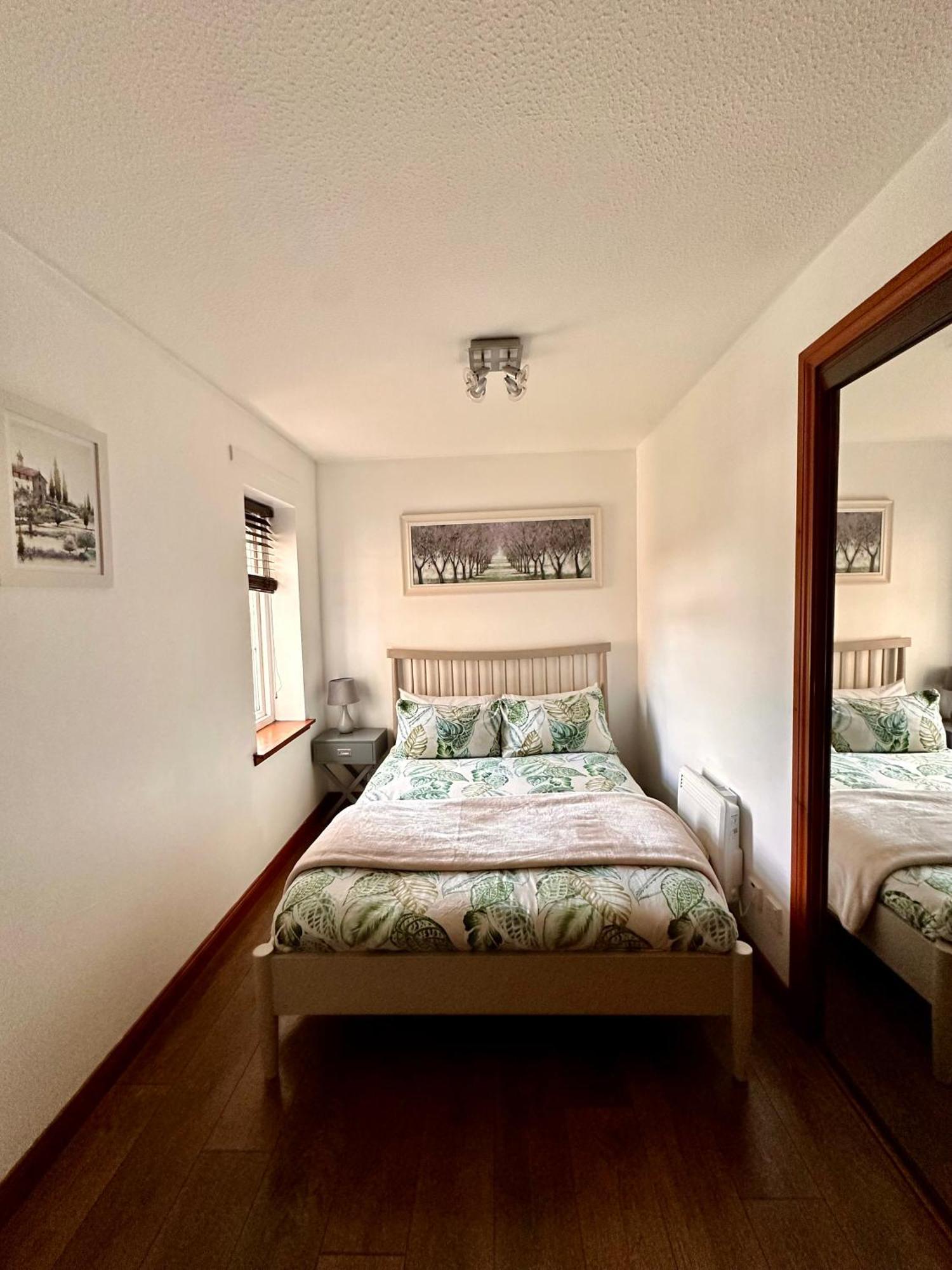 Apartment With Parking, Close To The Raigmore Hospital 因弗内斯 外观 照片
